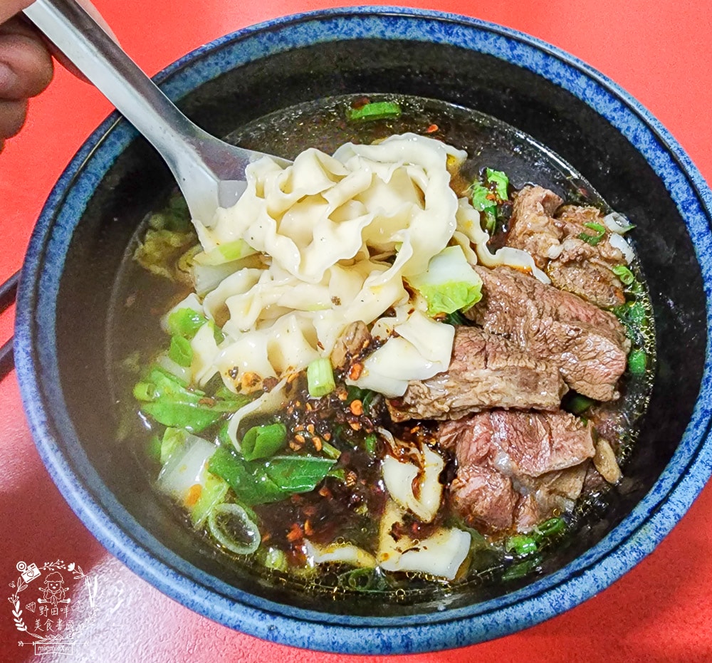 高雄不二麵館經武店|CP值爆高的60元牛肉麵超多塊牛肉啊!北京炸醬麵香鹹超銷魂~