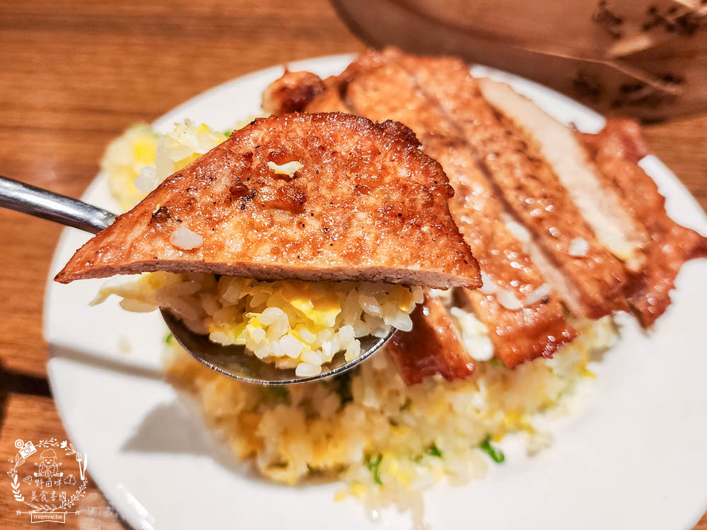 鼎泰豐|高雄超人氣小籠包中式料理!連平日中午都要等40分鐘!排骨蛋炒飯跟小籠包是人氣必點! - 第37張圖 鼎泰豐|高雄超人氣小籠包中式料理!連平日中午都要等40分鐘!排骨蛋炒飯跟小籠包是人氣必點!