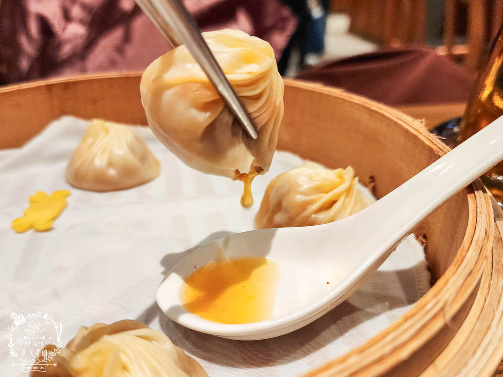 鼎泰豐|高雄超人氣小籠包中式料理!連平日中午都要等40分鐘!排骨蛋炒飯跟小籠包是人氣必點! - 第31張圖 鼎泰豐|高雄超人氣小籠包中式料理!連平日中午都要等40分鐘!排骨蛋炒飯跟小籠包是人氣必點!