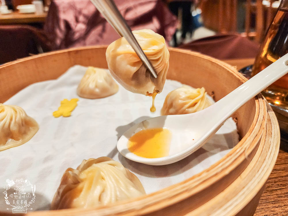 鼎泰豐|高雄超人氣小籠包中式料理!連平日中午都要等40分鐘!排骨蛋炒飯跟小籠包是人氣必點! - 第30張圖 鼎泰豐|高雄超人氣小籠包中式料理!連平日中午都要等40分鐘!排骨蛋炒飯跟小籠包是人氣必點!