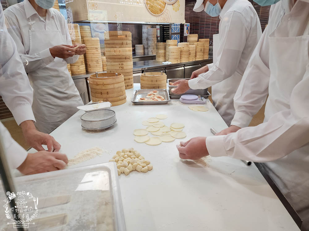 鼎泰豐|高雄超人氣小籠包中式料理!連平日中午都要等40分鐘!排骨蛋炒飯跟小籠包是人氣必點! - 第6張圖 鼎泰豐|高雄超人氣小籠包中式料理!連平日中午都要等40分鐘!排骨蛋炒飯跟小籠包是人氣必點!