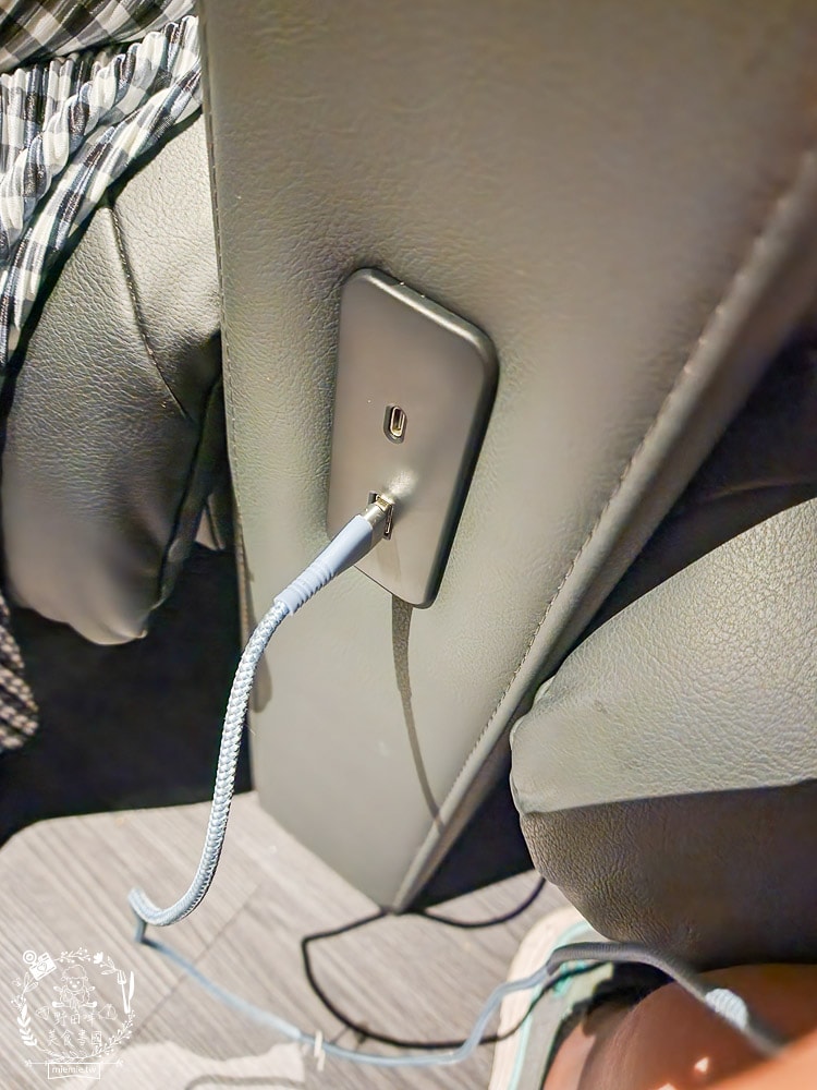 高雄夢時代秀泰影城耗資2.5億打造超好拍照的未來航空站?高級傾躺式商務級皮椅、劇院級音響與南台最大寬螢幕!