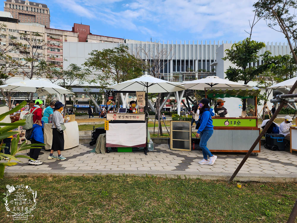 2024高雄黃色小鴨冬日遊樂園|超好拍照的兩隻黃色小鴨就在流行中心!