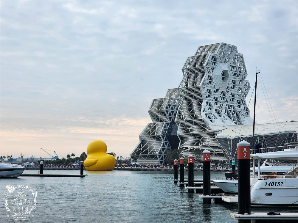 2024高雄黃色小鴨冬日遊樂園|超好拍照的兩隻黃色小鴨就在流行中心!