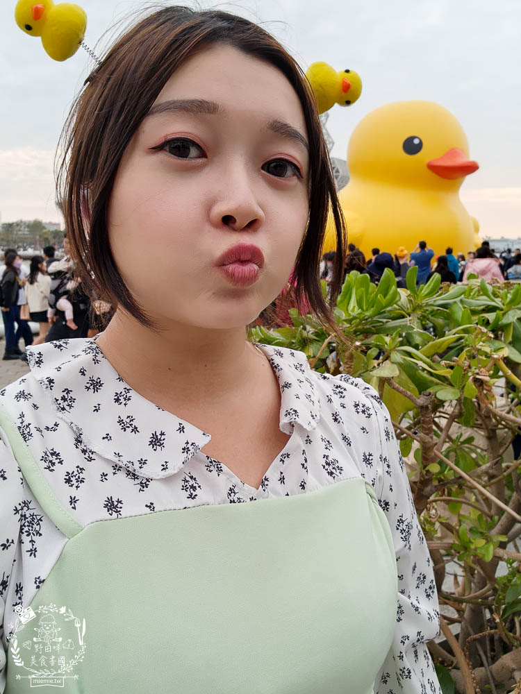 2024高雄黃色小鴨冬日遊樂園|超好拍照的兩隻黃色小鴨就在流行中心!