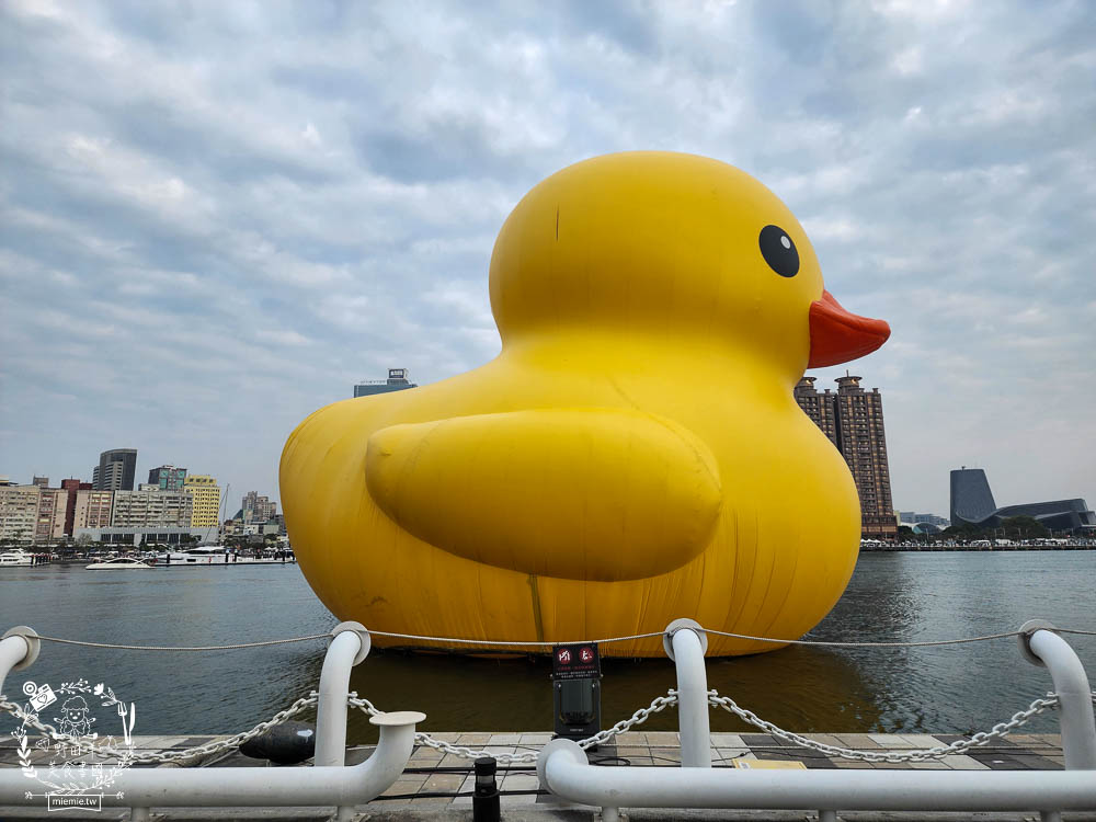 2024高雄黃色小鴨冬日遊樂園|超好拍照的兩隻黃色小鴨就在流行中心!