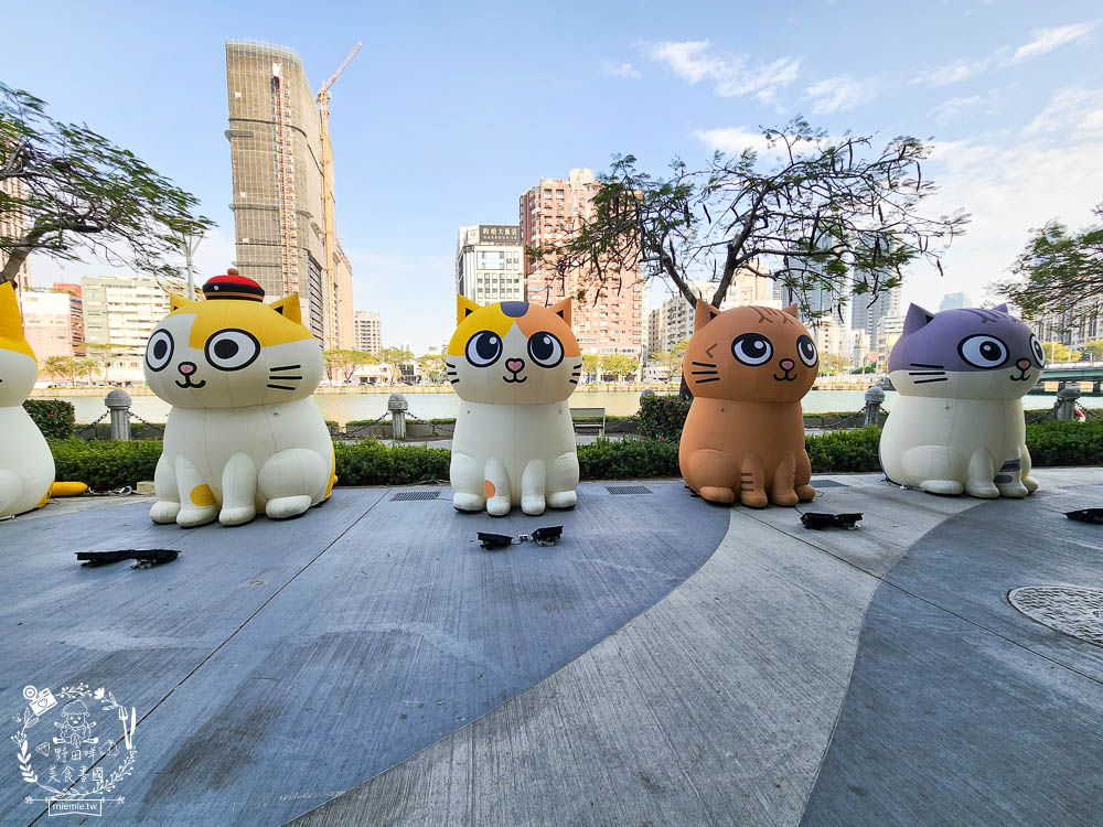 2024高雄黃色小鴨冬日遊樂園|超好拍照的兩隻黃色小鴨就在流行中心!