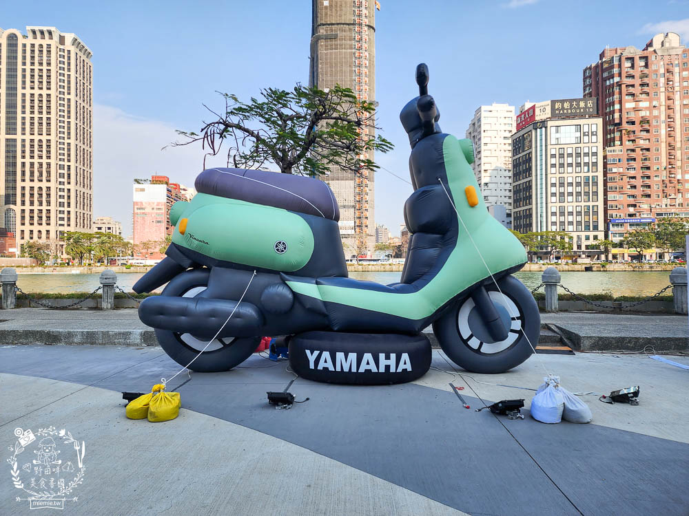 2024高雄黃色小鴨冬日遊樂園|超好拍照的兩隻黃色小鴨就在流行中心!