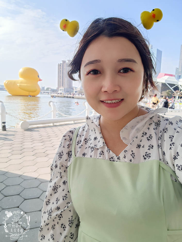 2024高雄黃色小鴨冬日遊樂園|超好拍照的兩隻黃色小鴨就在流行中心!