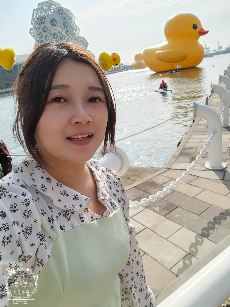 2024高雄黃色小鴨冬日遊樂園|超好拍照的兩隻黃色小鴨就在流行中心!