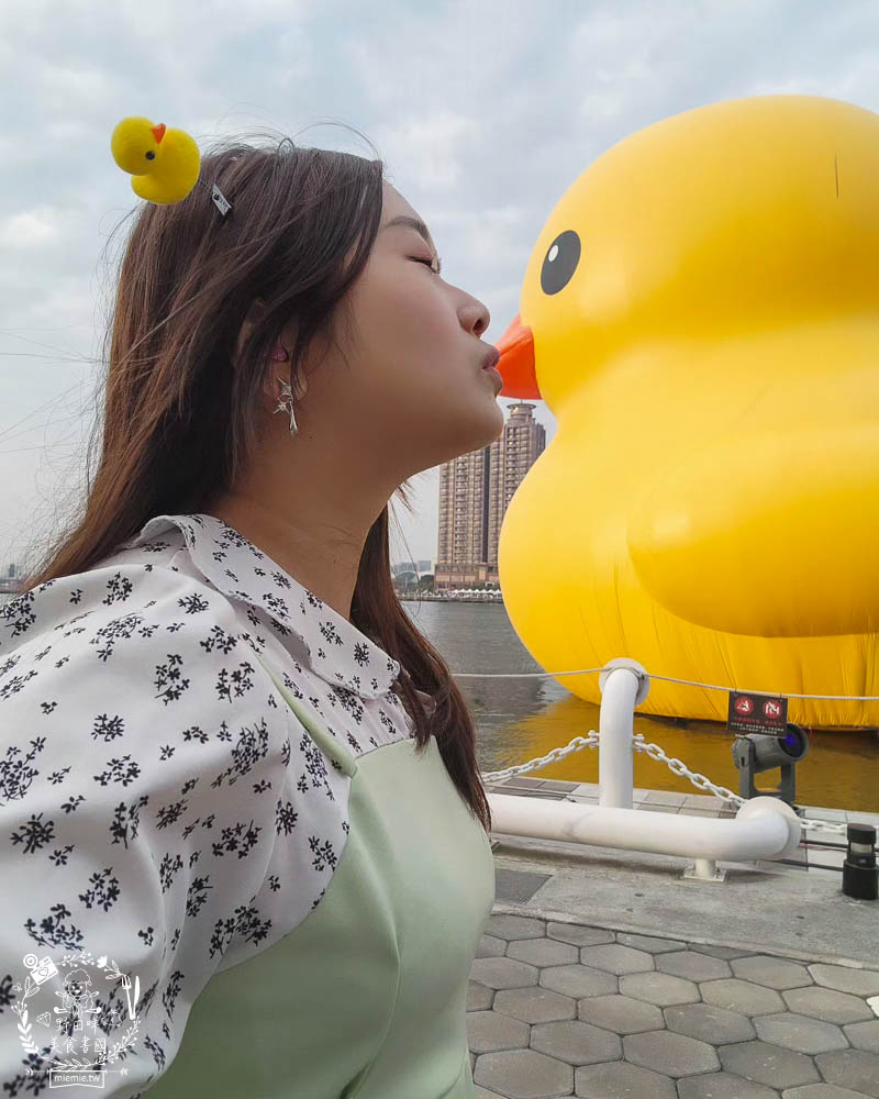 2024高雄黃色小鴨冬日遊樂園|超好拍照的兩隻黃色小鴨就在流行中心!