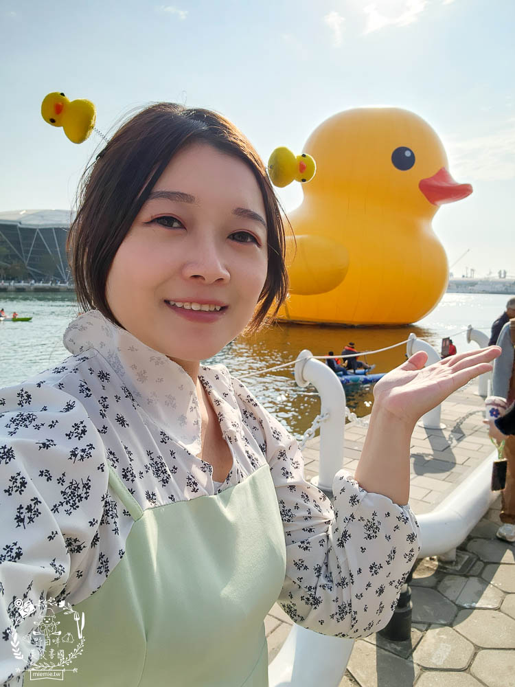 2024高雄黃色小鴨冬日遊樂園|超好拍照的兩隻黃色小鴨就在流行中心!