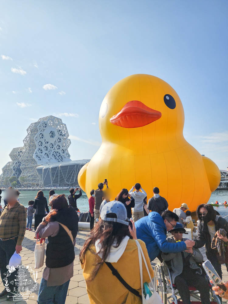 2024高雄黃色小鴨冬日遊樂園|超好拍照的兩隻黃色小鴨就在流行中心!