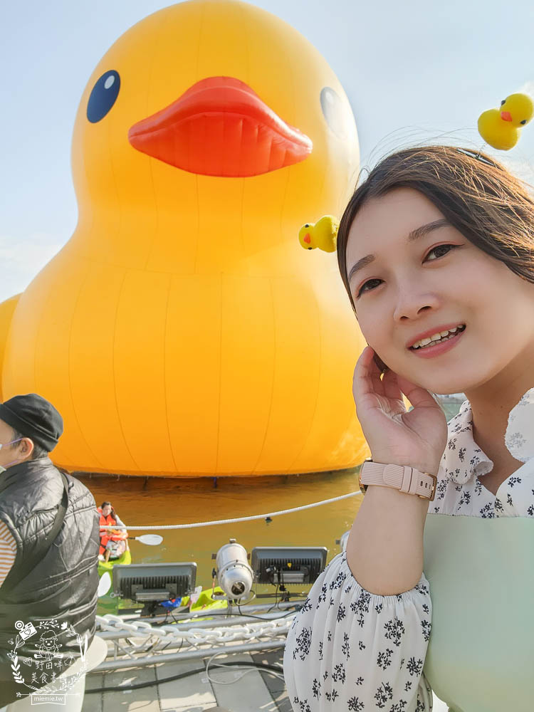 2024高雄黃色小鴨冬日遊樂園|超好拍照的兩隻黃色小鴨就在流行中心!