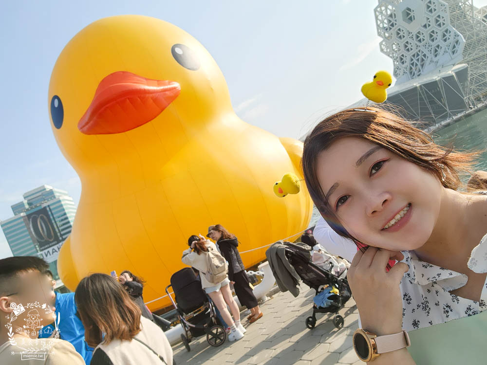 2024高雄黃色小鴨冬日遊樂園|超好拍照的兩隻黃色小鴨就在流行中心!