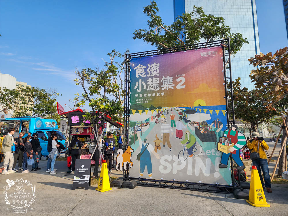 2024高雄黃色小鴨冬日遊樂園|超好拍照的兩隻黃色小鴨就在流行中心!