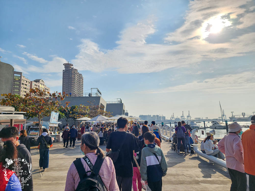 2024高雄黃色小鴨冬日遊樂園|超好拍照的兩隻黃色小鴨就在流行中心!