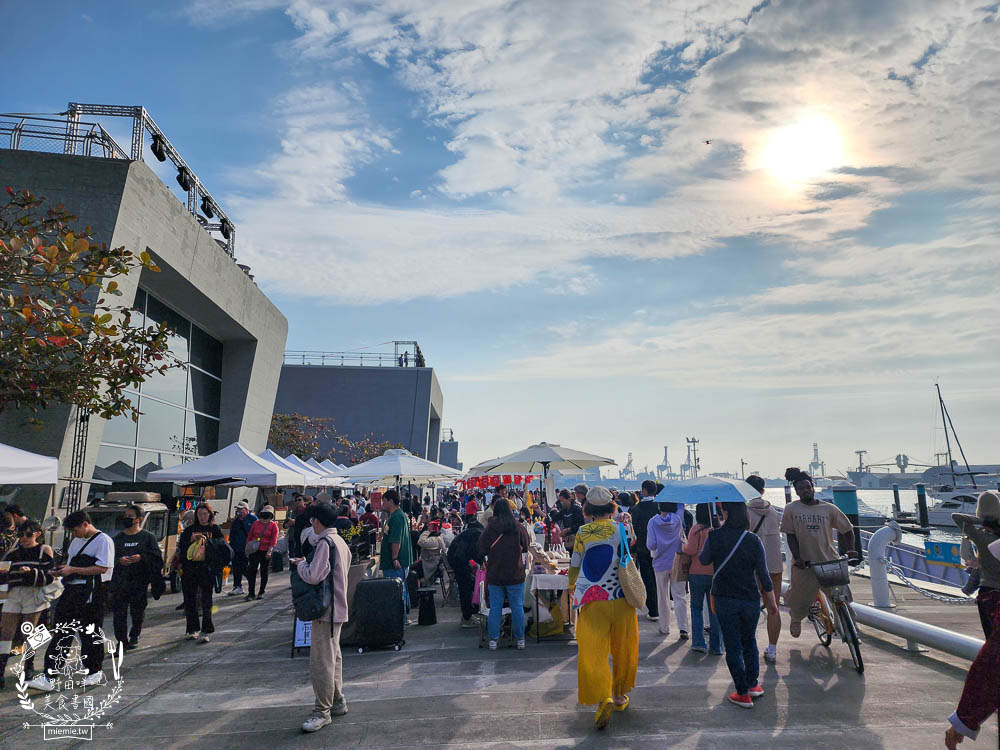 2024高雄黃色小鴨冬日遊樂園|超好拍照的兩隻黃色小鴨就在流行中心!