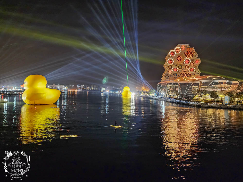 2024高雄黃色小鴨冬日遊樂園|超好拍照的兩隻黃色小鴨就在流行中心!