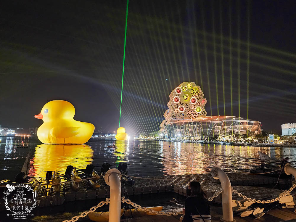 2024高雄黃色小鴨冬日遊樂園|超好拍照的兩隻黃色小鴨就在流行中心!