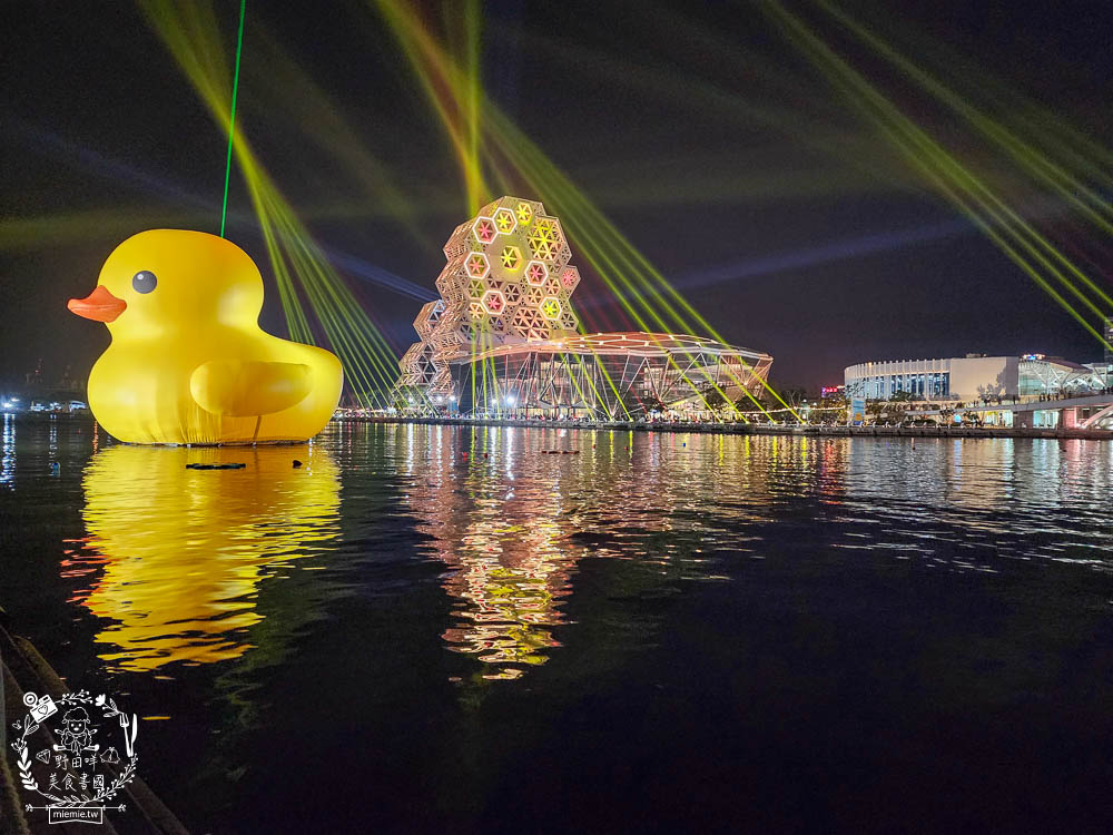 2024高雄黃色小鴨冬日遊樂園|超好拍照的兩隻黃色小鴨就在流行中心!
