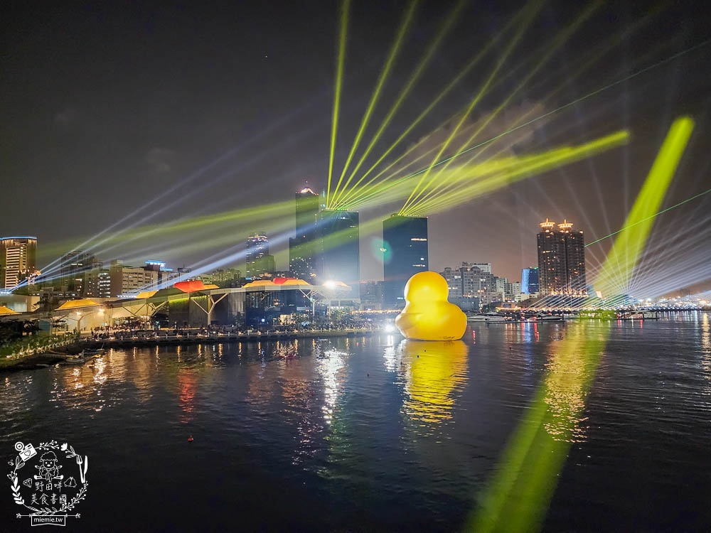 2024高雄黃色小鴨冬日遊樂園|超好拍照的兩隻黃色小鴨就在流行中心!