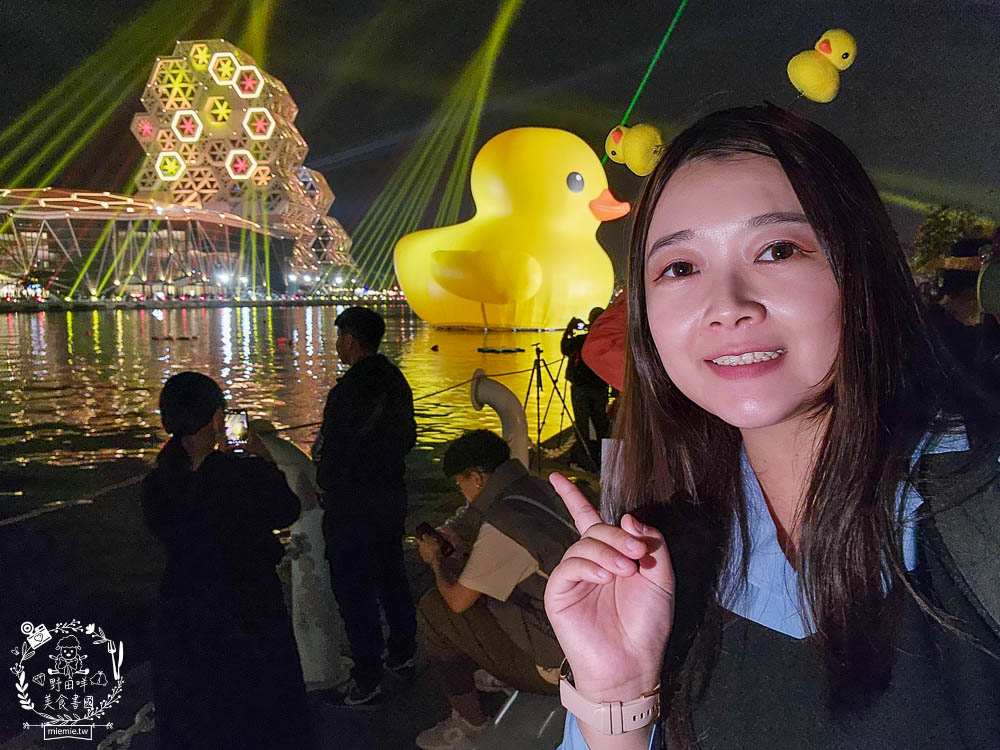 2024高雄黃色小鴨冬日遊樂園|超好拍照的兩隻黃色小鴨就在流行中心!