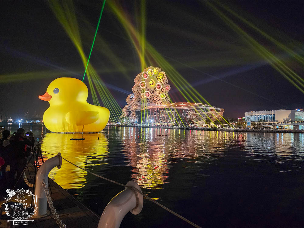 2024高雄黃色小鴨冬日遊樂園|超好拍照的兩隻黃色小鴨就在流行中心!