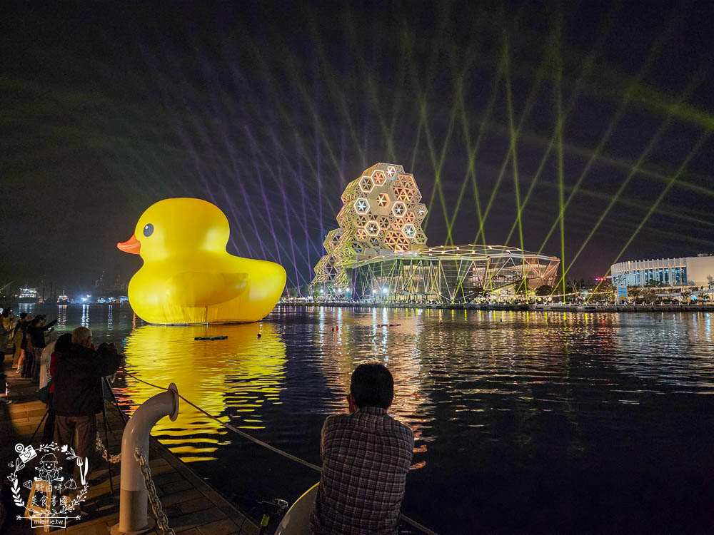 2024高雄黃色小鴨冬日遊樂園|超好拍照的兩隻黃色小鴨就在流行中心!