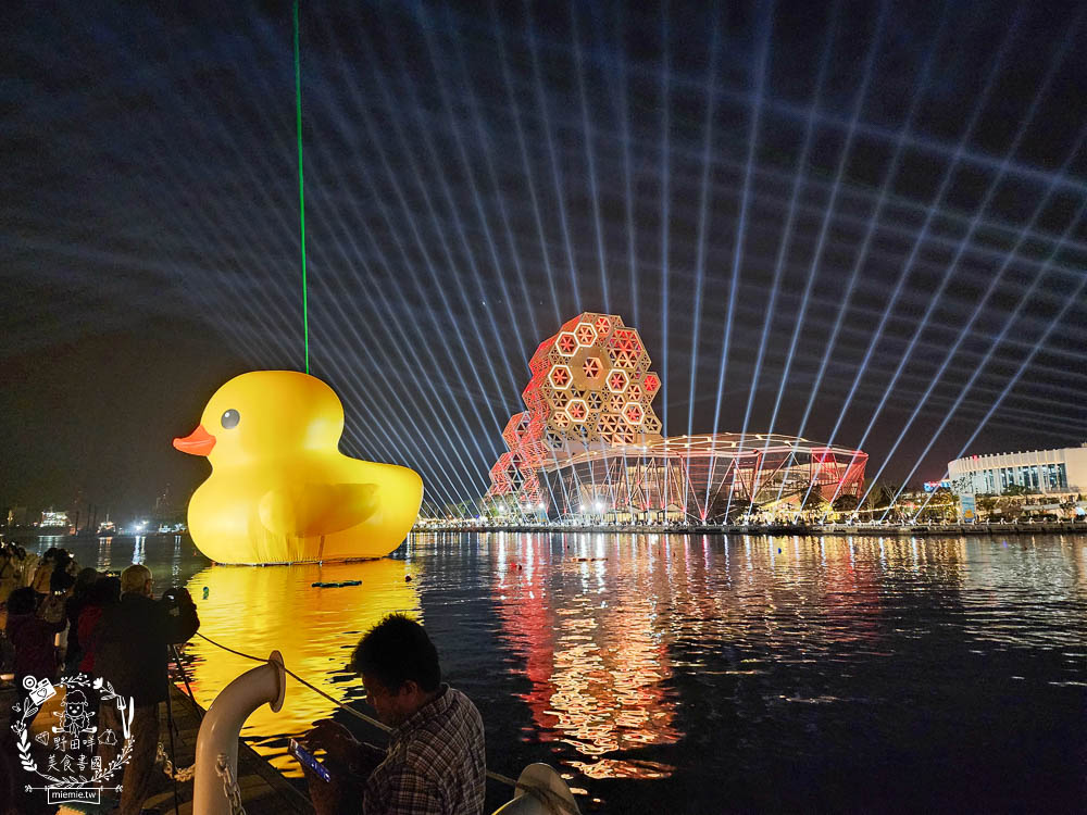 2024高雄黃色小鴨冬日遊樂園|超好拍照的兩隻黃色小鴨就在流行中心!