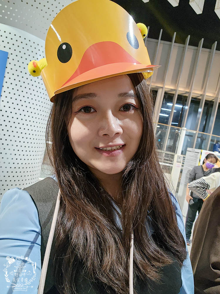 2024高雄黃色小鴨冬日遊樂園|超好拍照的兩隻黃色小鴨就在流行中心!