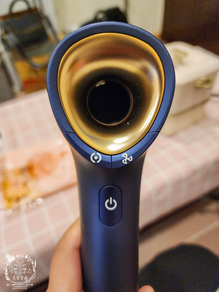 負離子吹風機推薦!MUNICHI 沐尼黑 極靜沙龍級負離子高速吹風機 MR.COIN|超輕巧的2000萬高濃度負離子吹風機