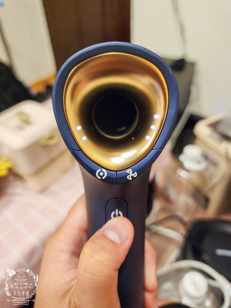 負離子吹風機推薦!MUNICHI 沐尼黑 極靜沙龍級負離子高速吹風機 MR.COIN|超輕巧的2000萬高濃度負離子吹風機