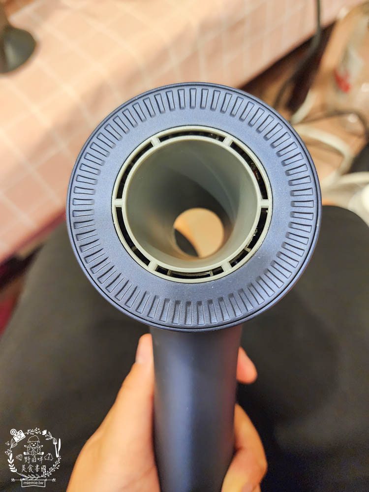 負離子吹風機推薦!MUNICHI 沐尼黑 極靜沙龍級負離子高速吹風機 MR.COIN|超輕巧的2000萬高濃度負離子吹風機