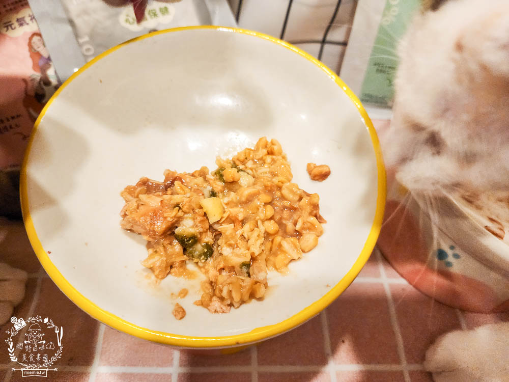 寵物餐包推薦[寵心出發鮮食機能餐包]添加加強皮毛護理、強健骨骼的膠原蛋白胜肽、補充omega-3的魚油粉、強化身體機能照護眼睛的初榨椰子油