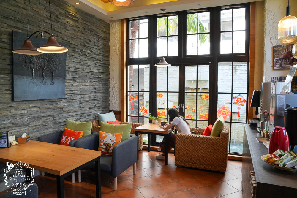 高雄河堤商圈美食餐廳與特色店家推薦!桔田村早午餐+綠之屋複合式餐館+有時喝茶鍋煮奶茶+左腳右腳按摩+江夏傳統整復推拿