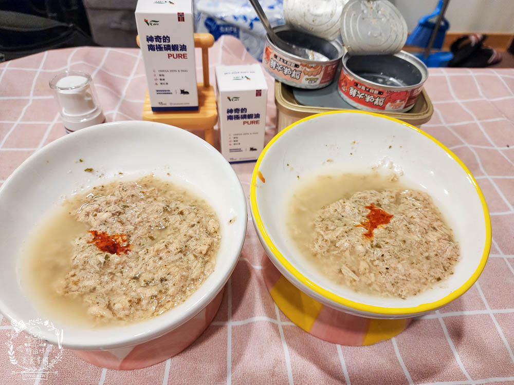 肉球世界適口性與營養含量極高的AK南極磷蝦X雞肉凍乾無穀貓糧+VCARE神奇的南極磷蝦油+鮮味大絲肉絲主食罐