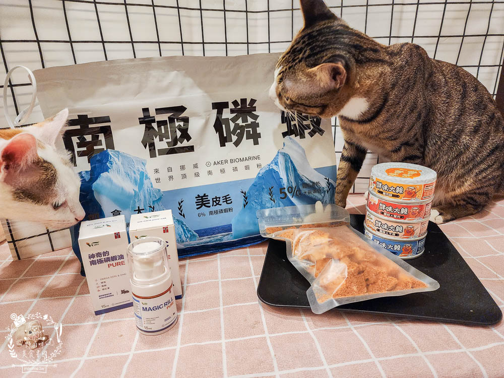 肉球世界適口性與營養含量極高的AK南極磷蝦X雞肉凍乾無穀貓糧+VCARE神奇的南極磷蝦油+鮮味大絲肉絲主食罐