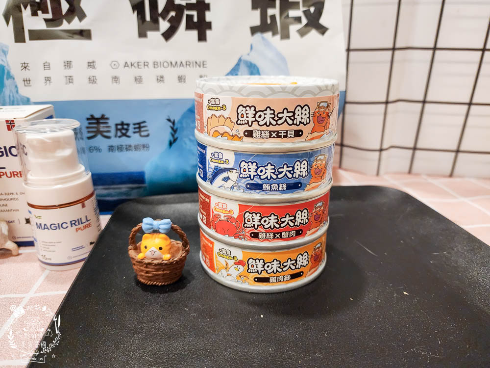 肉球世界適口性與營養含量極高的AK南極磷蝦X雞肉凍乾無穀貓糧+VCARE神奇的南極磷蝦油+鮮味大絲肉絲主食罐