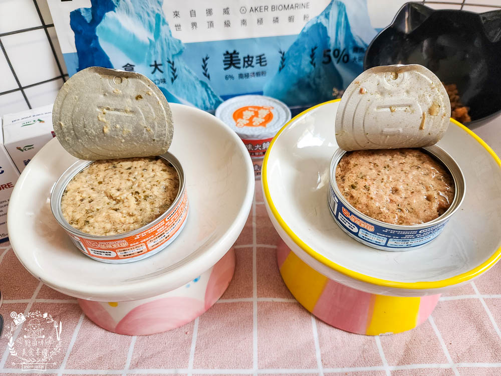 肉球世界適口性與營養含量極高的AK南極磷蝦X雞肉凍乾無穀貓糧+VCARE神奇的南極磷蝦油+鮮味大絲肉絲主食罐