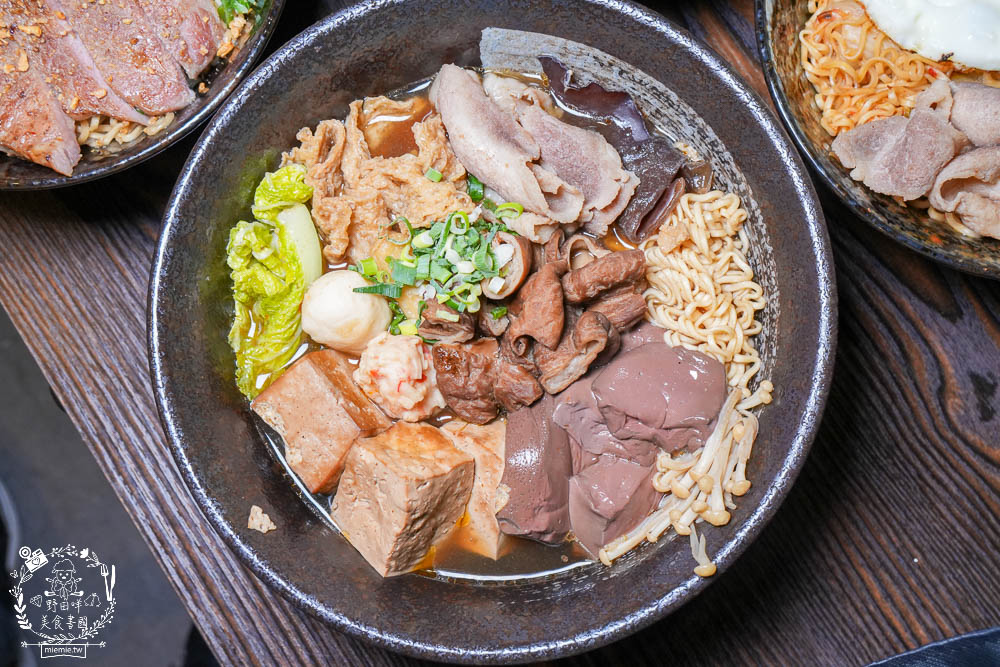 鳳山美食[食扒穗麻辣燙炒泡麵]文山特區超人氣平價美食推薦!3倍炙燒肉肉好澎湃!