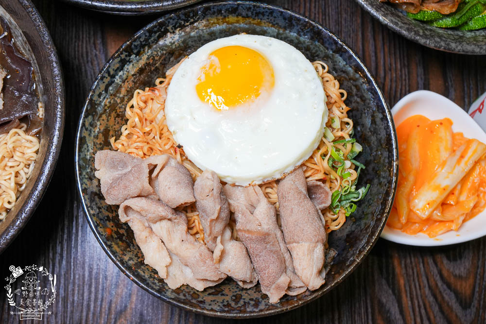 鳳山美食[食扒穗麻辣燙炒泡麵]文山特區超人氣平價美食推薦!3倍炙燒肉肉好澎湃!