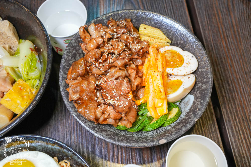 鳳山美食[食扒穗麻辣燙炒泡麵]文山特區超人氣平價美食推薦!3倍炙燒肉肉好澎湃!