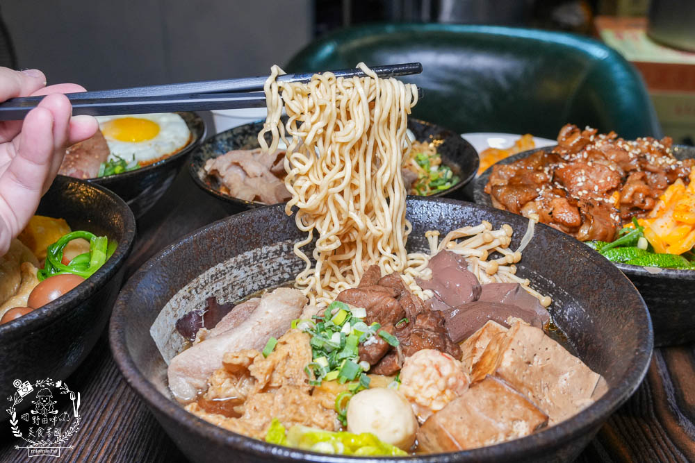 鳳山美食[食扒穗麻辣燙炒泡麵]文山特區超人氣平價美食推薦!3倍炙燒肉肉好澎湃!