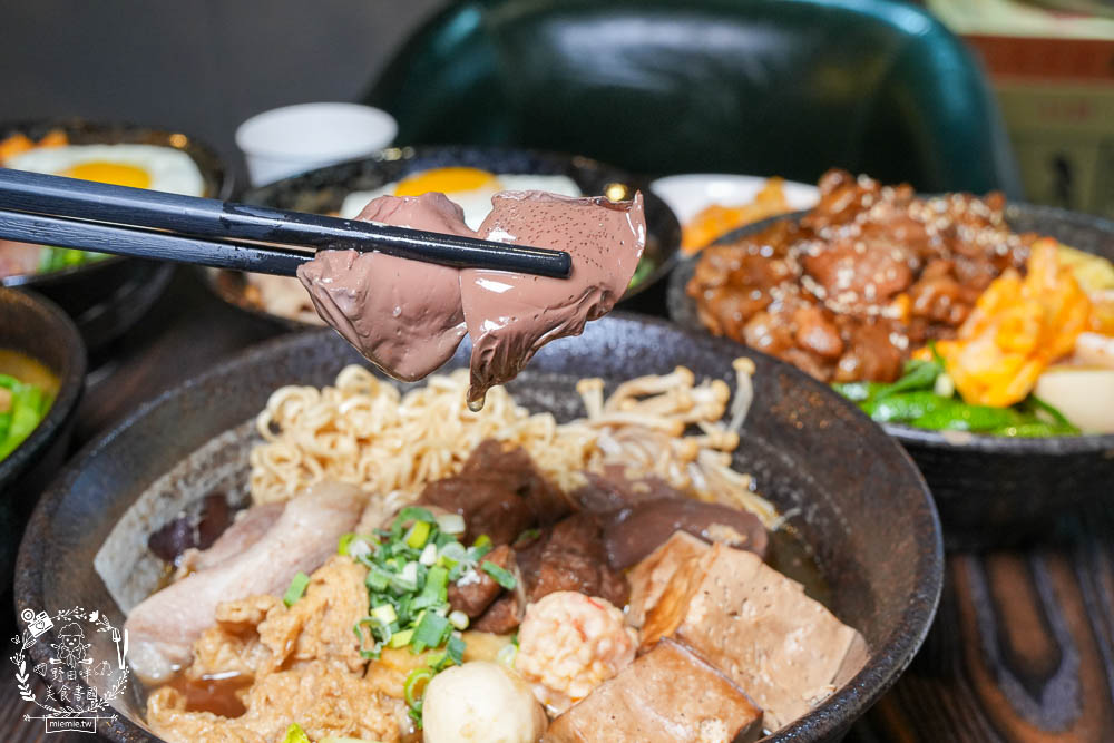 鳳山美食[食扒穗麻辣燙炒泡麵]文山特區超人氣平價美食推薦!3倍炙燒肉肉好澎湃!