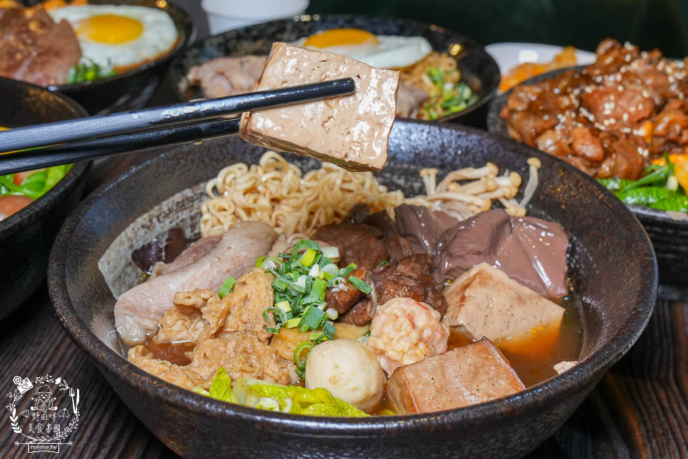 鳳山美食[食扒穗麻辣燙炒泡麵]文山特區超人氣平價美食推薦!3倍炙燒肉肉好澎湃!