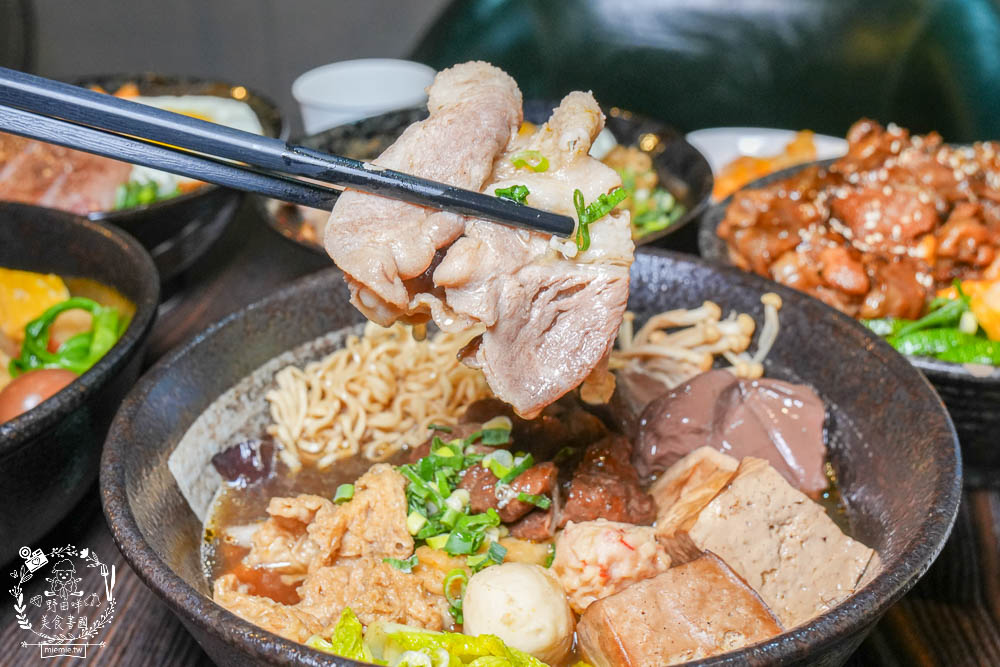 鳳山美食[食扒穗麻辣燙炒泡麵]文山特區超人氣平價美食推薦!3倍炙燒肉肉好澎湃!
