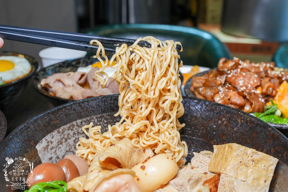 鳳山美食[食扒穗麻辣燙炒泡麵]文山特區超人氣平價美食推薦!3倍炙燒肉肉好澎湃!