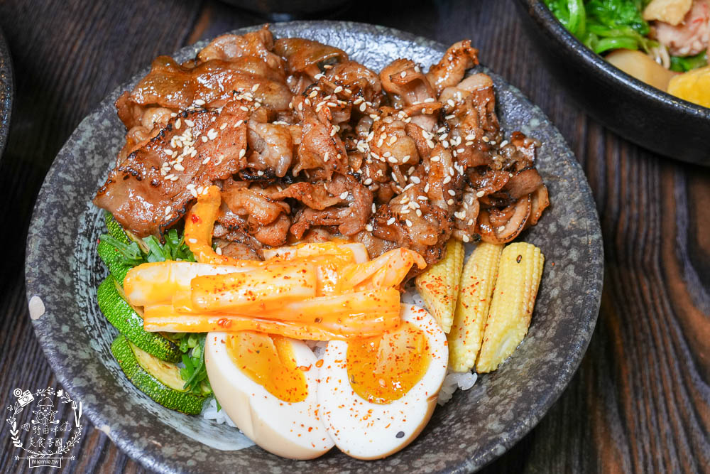 鳳山美食[食扒穗麻辣燙炒泡麵]文山特區超人氣平價美食推薦!3倍炙燒肉肉好澎湃!