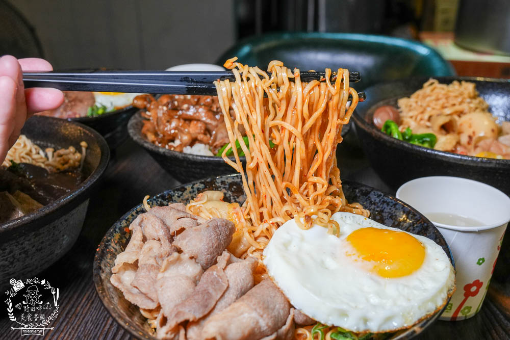 鳳山美食[食扒穗麻辣燙炒泡麵]文山特區超人氣平價美食推薦!3倍炙燒肉肉好澎湃!